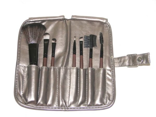 Kit com 7 pinceis e bolsa de couro Macrilan